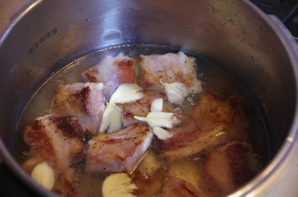 圧力 豚 軟骨 鍋 レシピ 圧力鍋で簡単 豚軟骨の味噌煮込み